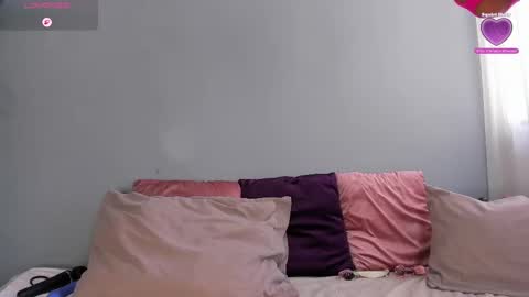 Snapshot of mollyybloom chatting on 10.09.25 Molly online show from 10.09.25