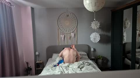 Snapshot of molnaratti14 chatting on 01.05.25 Oszkr online show from 01.05.25