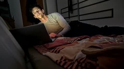 Snapshot of molnaratti14 chatting on 01.07.25 Oszkr online show from 01.07.25