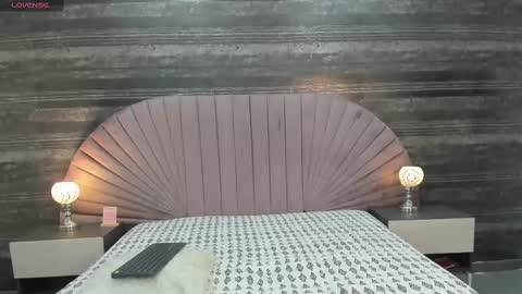 Snapshot of molyboston chatting on 10.07.25 Moly Boston online show from 10.07.25