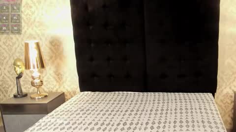 Snapshot of molyboston chatting on 10.25.25 Moly Boston online show from 10.25.25