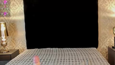 Snapshot of molyboston chatting on 10.28.25 Moly Boston online show from 10.28.25