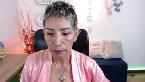 Snapshot of momdevora chatting on 05.28.26 Devora online show from 05.28.26
