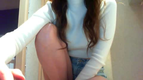 Snapshot of momentbeforedown chatting on 05.17.26 Hailey online show from 05.17.26