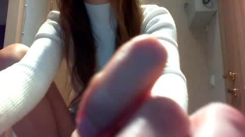 Snapshot of momentbeforedown chatting on 05.24.26 Hailey online show from 05.24.26