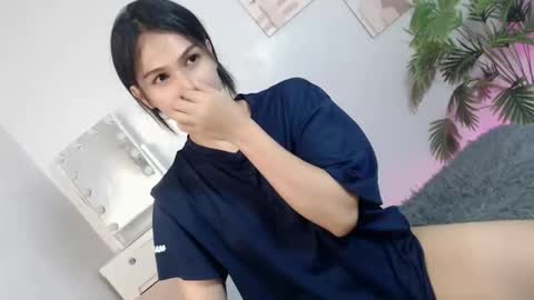 Snapshot of momi_khem019 chatting on 10.29.25 MOMIKHEM online show from 10.29.25