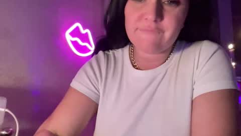 Snapshot of momiyaa chatting on 01.05.26 Rihanna online show from 01.05.26