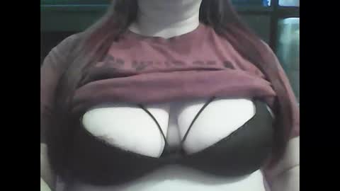 Snapshot of mommies_mooseknuckle chatting on 11.11.25 mommies_mooseknuckle online show from 11.11.25