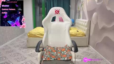Snapshot of mommmy_ chatting on 11.30.25 MommmY online show from 11.30.25