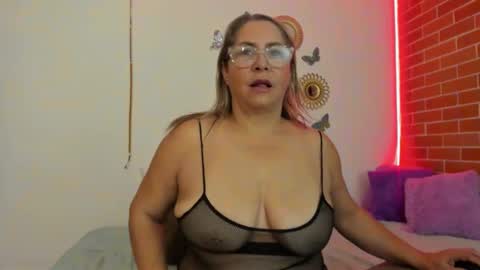 Snapshot of mommy_boobs_ chatting on 12.19.24 Maja online show from 12.19.24