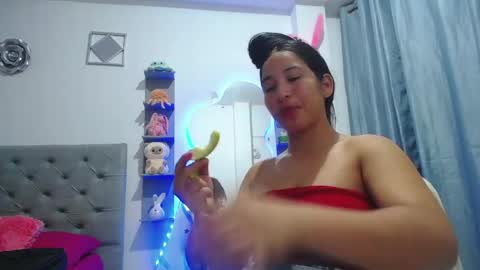 Snapshot of mommy_dulce chatting on 05.01.26 ANDREA online show from 05.01.26