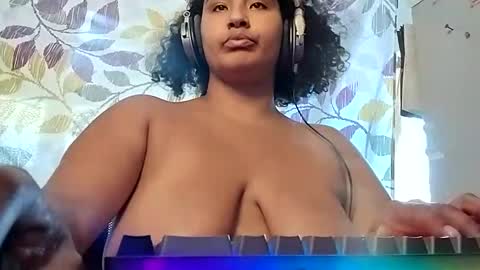 Snapshot of mommybubbles chatting on 10.06.25 Mommy bubbles online show from 10.06.25