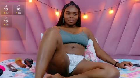 Snapshot of mommywebcam chatting on 10.23.25 DINAH online show from 10.23.25