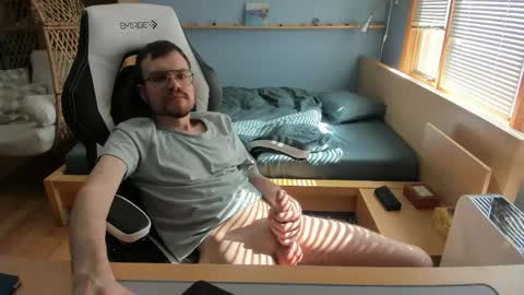 momotkb online show from 04.17.26