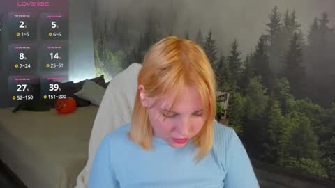 Snapshot of mon1ca_jones chatting on 10.25.25 mon1ca_jones online show from 10.25.25