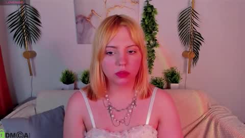 Snapshot of mon1ca_jones chatting on 11.12.25 mon1ca_jones online show from 11.12.25