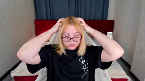 Snapshot of mon1ca_jones chatting on 11.15.25 mon1ca_jones online show from 11.15.25