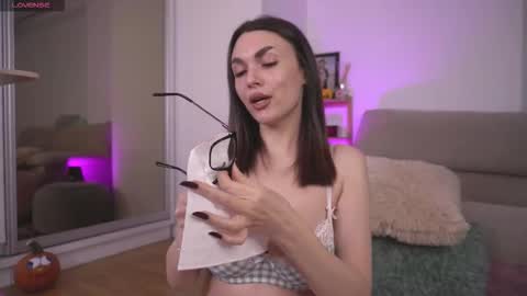 Snapshot of mona_lisss chatting on 10.15.25 Mona Lisss online show from 10.15.25