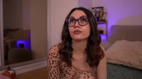 Mona Lisss online show from 11.16.25