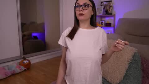 Mona Lisss online show from 11.25.25