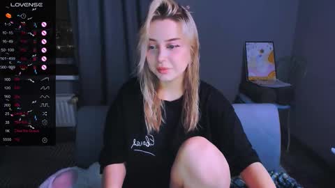 Snapshot of monalauu chatting on 02.04.26 online show from 02.04.26