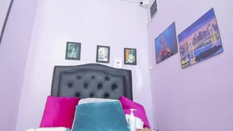 Snapshot of monalinda220 chatting on 04.18.26 paola online show from 04.18.26