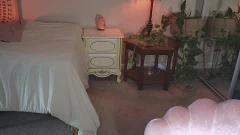 Mona online show from 11.04.25