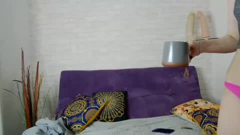 Snapshot of monasmiless chatting on 12.22.24 Mona online show from 12.22.24