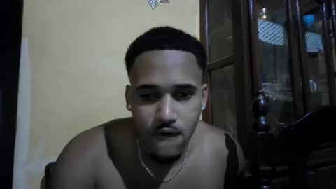 Snapshot of moneyblancos chatting on 05.12.26 moneyblancos online show from 05.12.26
