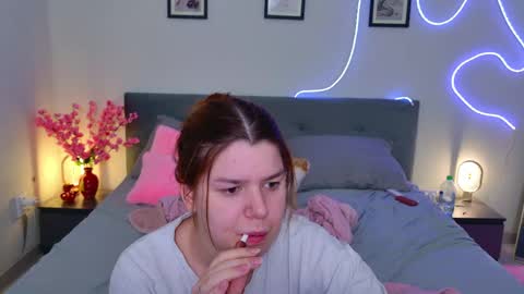 Snapshot of moneyforpeaches chatting on 04.21.26 moneyforpeaches online show from 04.21.26