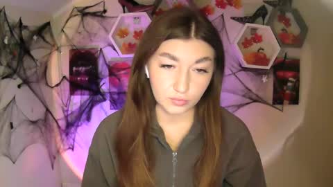 Snapshot of monica_sweets chatting on 10.06.25 sweet girl and shine body online show from 10.06.25