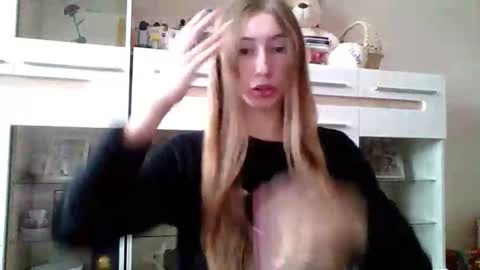 Monica online show from 11.08.25