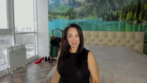 monica_weisss online show from 01.03.25