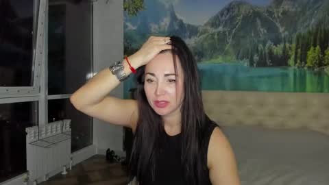 monica_weisss online show from 01.04.25