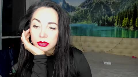 monica_weisss online show from 01.10.25