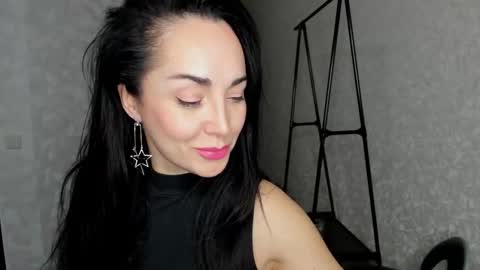 monica_weisss online show from 03.04.25