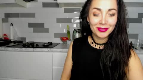 monica_weisss online show from 03.12.25