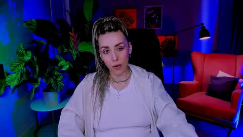 Snapshot of monicariley chatting on 04.27.26 monicariley online show from 04.27.26