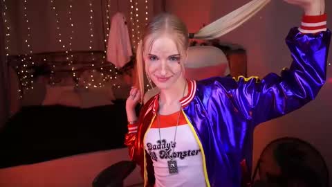 Snapshot of monicavelen chatting on 10.28.25 Monica online show from 10.28.25