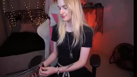 Snapshot of monicavelen chatting on 10.29.25 Monica online show from 10.29.25