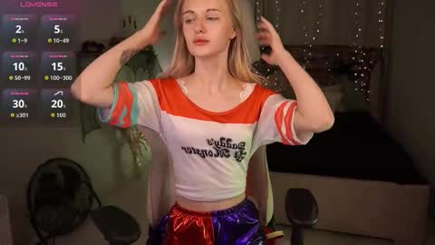 Snapshot of monicavelen chatting on 11.02.25 Monica online show from 11.02.25