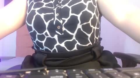 Snapshot of monickhot303av chatting on 12.21.24 monickhot303av online show from 12.21.24