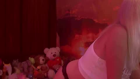 Snapshot of monicutex chatting on 11.15.25 Monika online show from 11.15.25