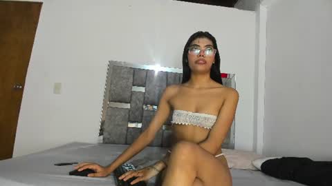 Snapshot of moniicaferrer chatting on 07.03.26 Monica online show from 07.03.26
