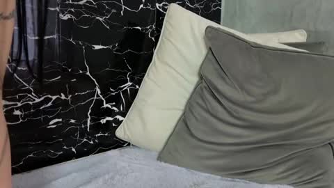 Snapshot of monique_a chatting on 01.01.25 Ask me online show from 01.01.25