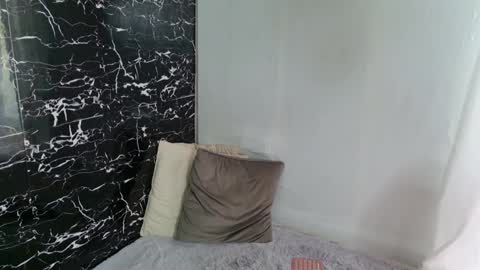 Snapshot of monique_a chatting on 01.08.25 Ask me online show from 01.08.25