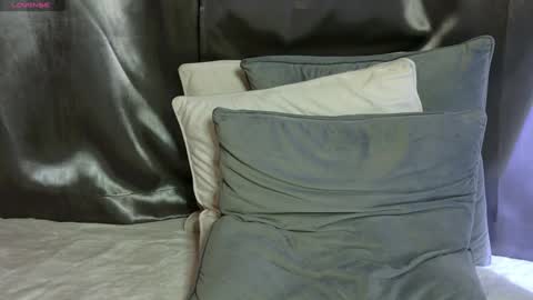 Snapshot of monique_a chatting on 02.01.25 Ask me online show from 02.01.25