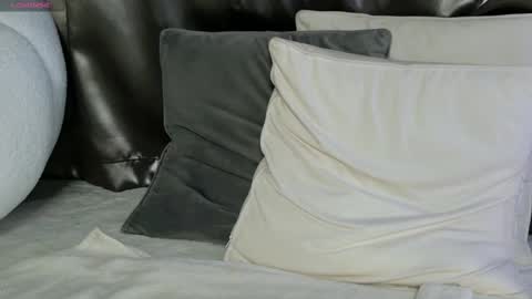 Snapshot of monique_a chatting on 03.07.25 Ask me online show from 03.07.25