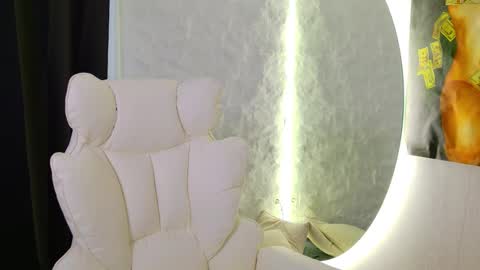 Snapshot of monique_a chatting on 11.15.25 Ask me online show from 11.15.25