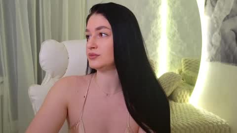 Snapshot of monique_a chatting on 05.21.26 Ask me online show from 05.21.26